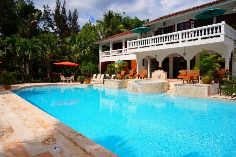 Spartkling pool with Jewel Crete